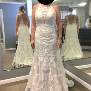 Wedding dress - lace mermaid style